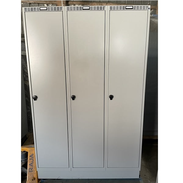 Helt nye garderobeskabe med 3 rum