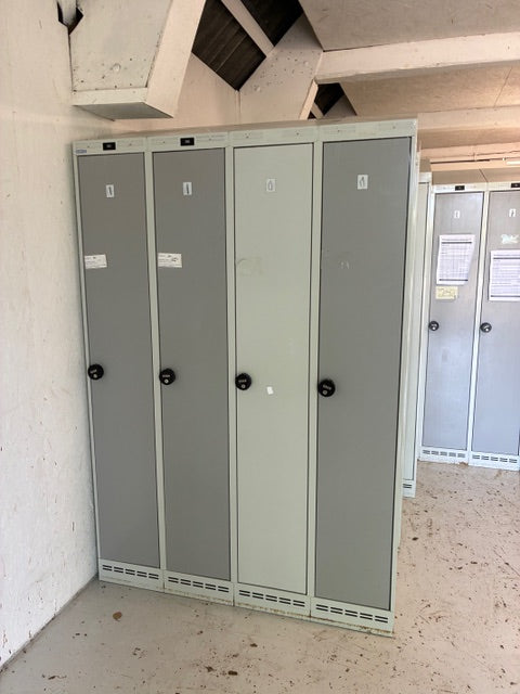 Garderobeskabe med 4 rum (Ref130)