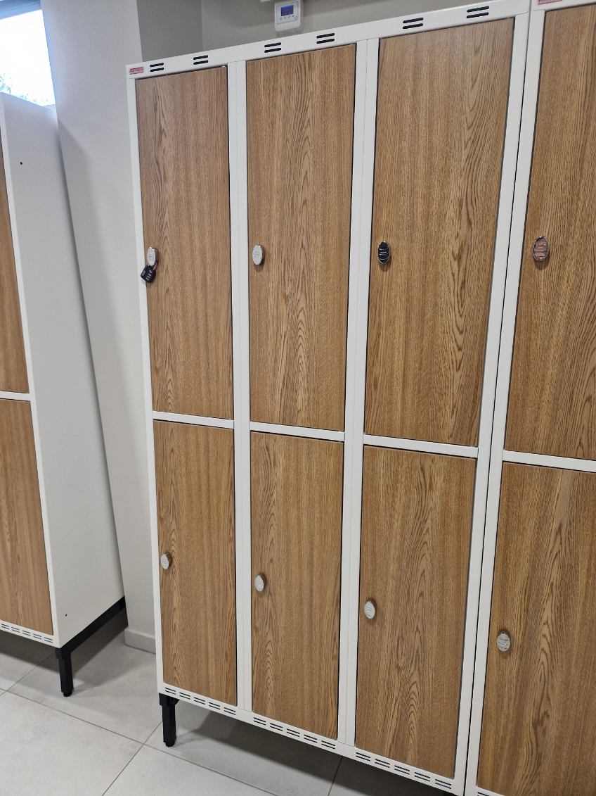 Lækre garderobeskabe med 6 rum på ben (Ref095)