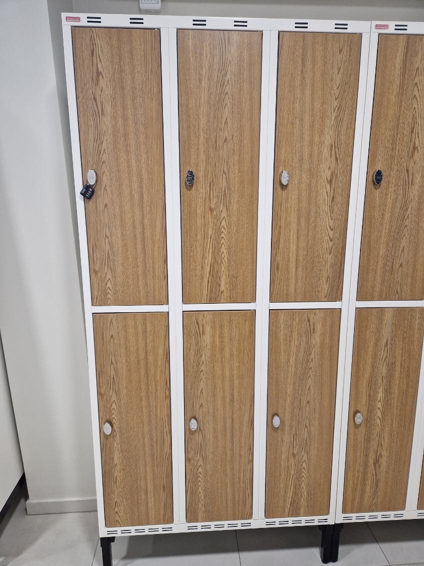 Lækre garderobeskabe med 6 rum på ben (Ref095)