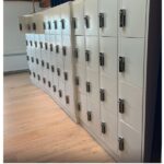 Garderobebokse med 16 rum og elektronisk kodelås